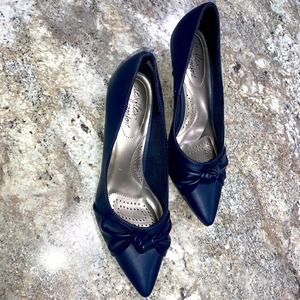 Women’s blue heels size 8
